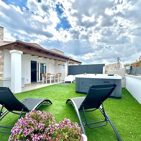 Hébergement de vacances With Jacuzzi - Joy Collection