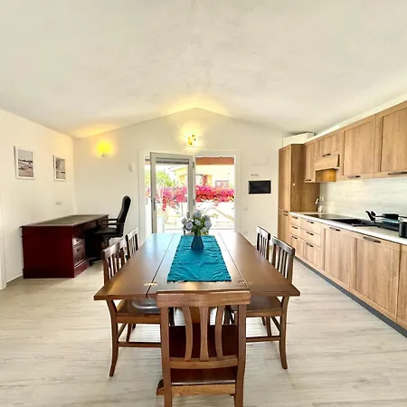 Feriehus With Jacuzzi - Joy Collection