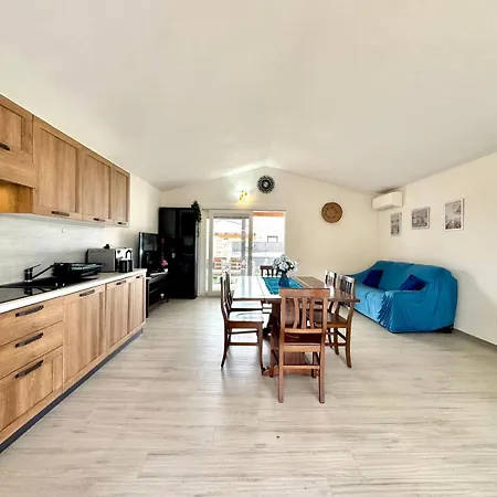 Feriehus With Jacuzzi - Joy Collection *